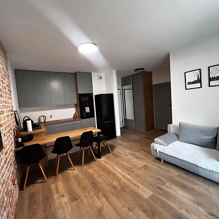 111 Garden Shipyard Near Oldtown